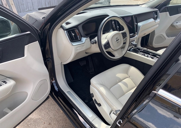 Volvo XC 60 cena 120000 przebieg: 132000, rok produkcji 2017 z Suchowola małe 191